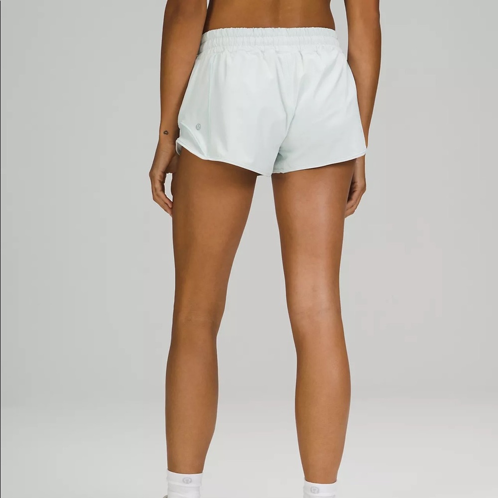 Lululemon Hotty Hot Low Rise Short 2.5" size 2